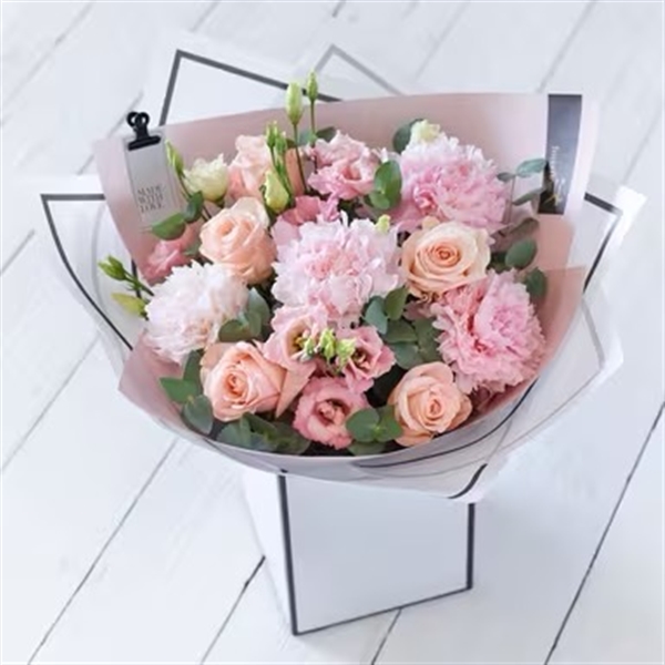 BEAUTIFUL SIMPLE PEONY BOUQUET
